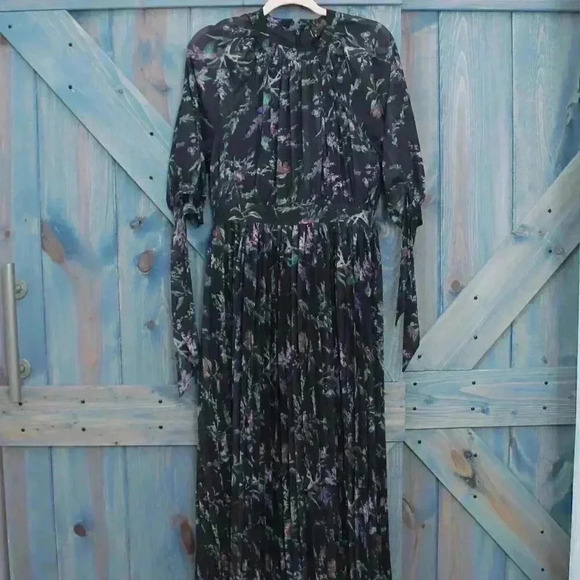 Floral Maxi Dress Black Pleated Skirt Long Tie Sleeve Size Medium - Picture 10 of 10